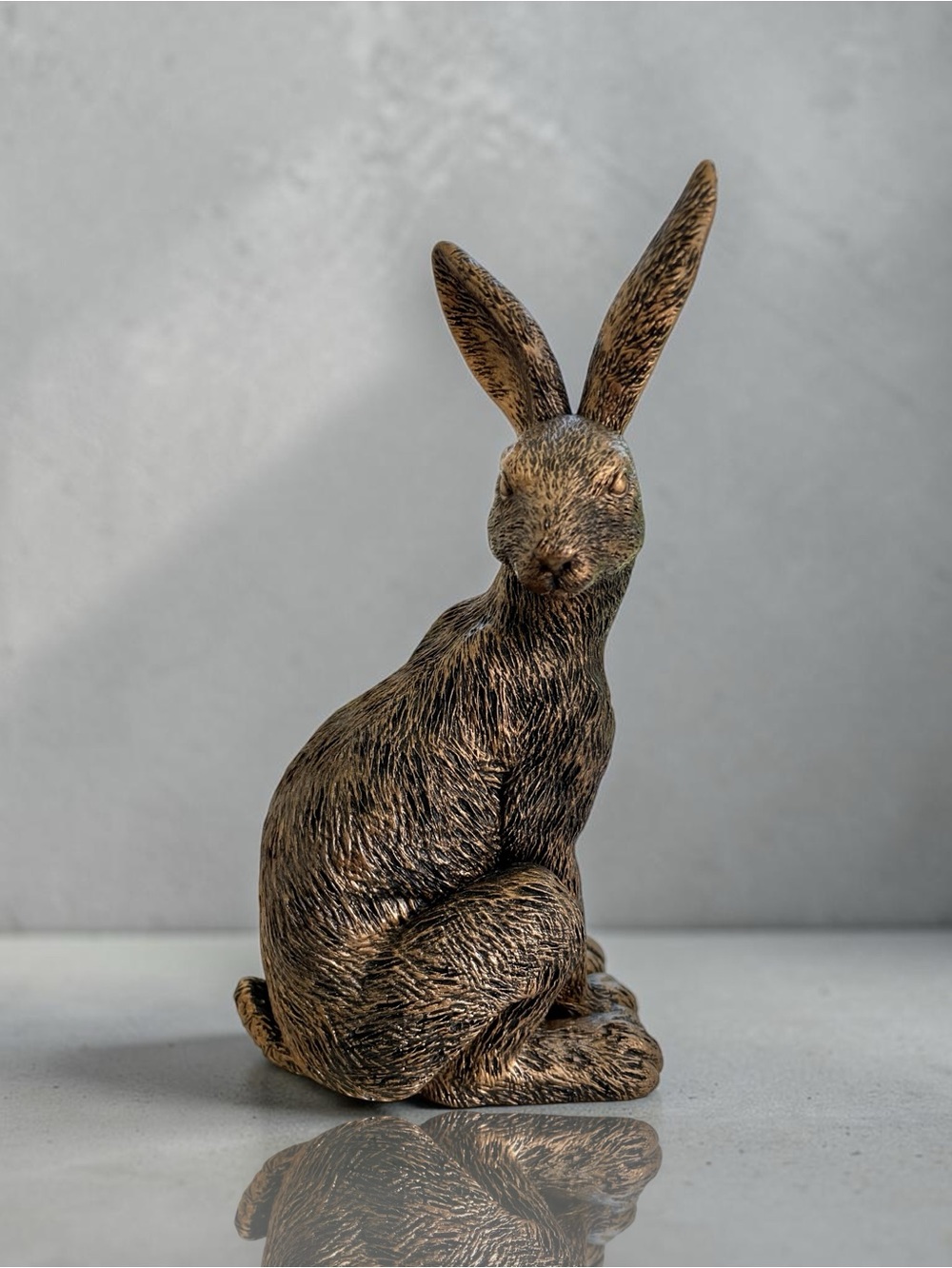 Resin rabbit, made to look like bronze, lightweight, indoor/outdoor, vintage